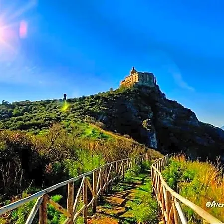 La Casa Du Barone Bed & Breakfast Falcone